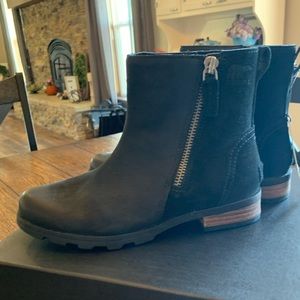 Emelie Zip Bootie Sorel 6